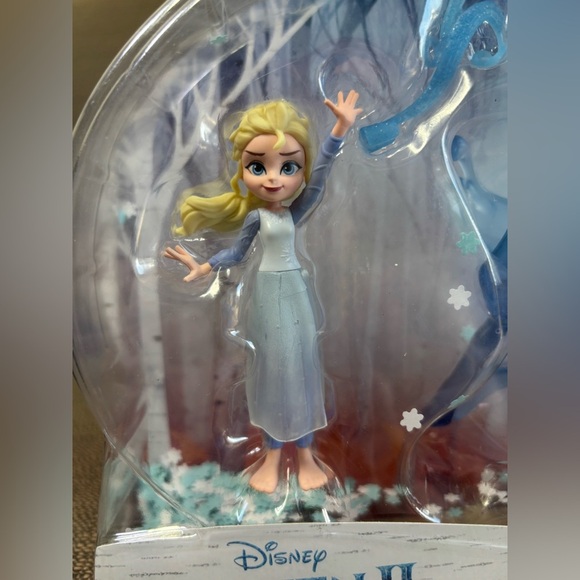 Disney Frozen 2 Mini Figure Doll Pack ELSA & NOKK Water Spirit Horse Playset - Picture 4 of 4